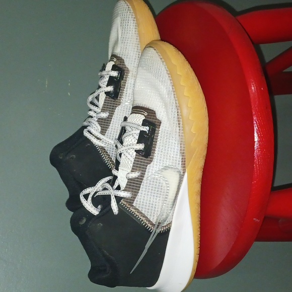 Nike Kyrie Flytrap IV basketball shoes - Picture 5 of 10